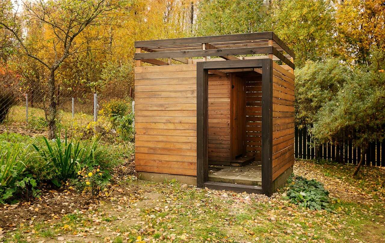 Деревянный домик-душ